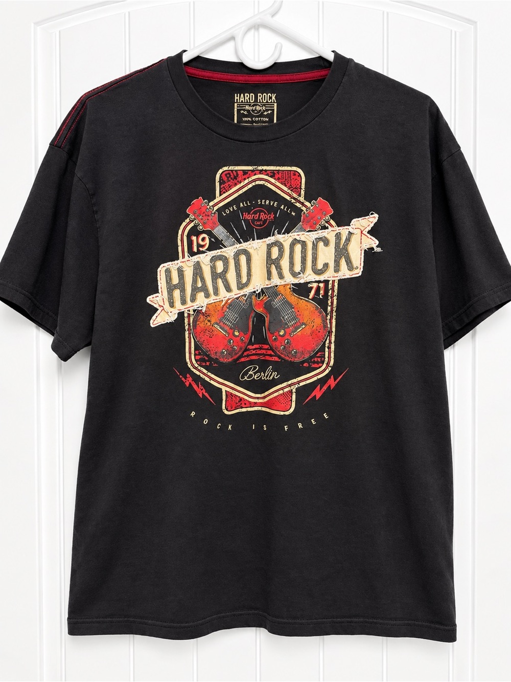Hard Rock Cafe Berlin Men’s Large Guitar Graphic Applique T-Shirt